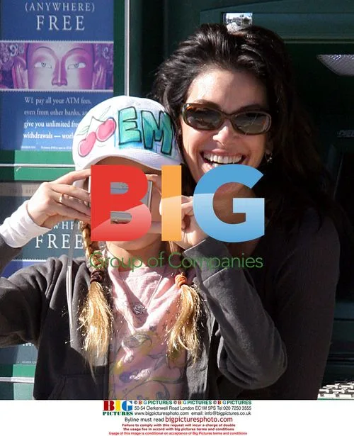 Teri Hatcher and Daughter Take Photos of Paparazzi