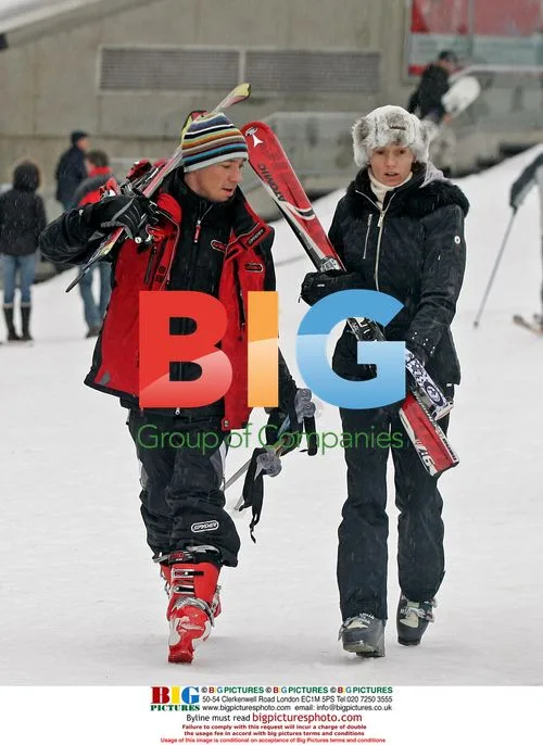 Jockey Frankie Dettori and wife Catherine ski in Austria
