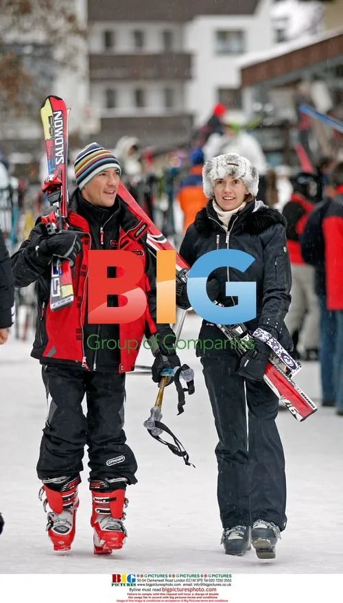Jockey Frankie Dettori and wife Catherine skiing in Austria