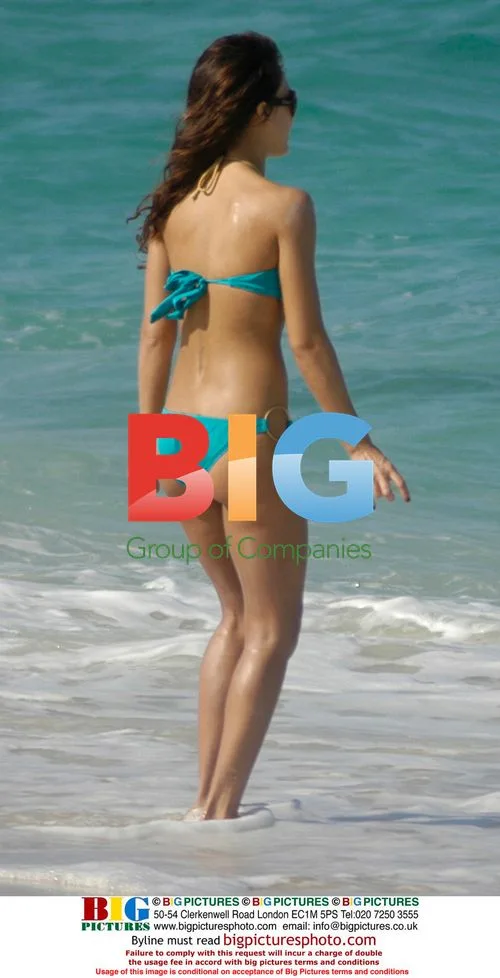 Jessica Alba Vacation in Caribbean