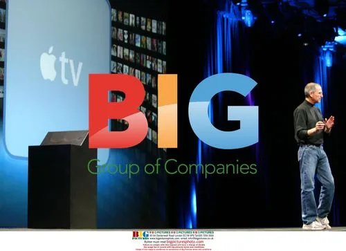 Steve Jobs unveils new iPhone at MacWorld Expo