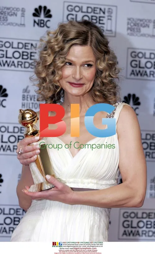 Kyra Sedgwick Wins Golden Globe