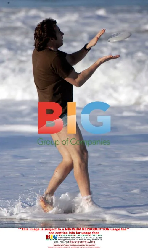 Jonathon Ross Wears Bond Shorts on Florida Holiday