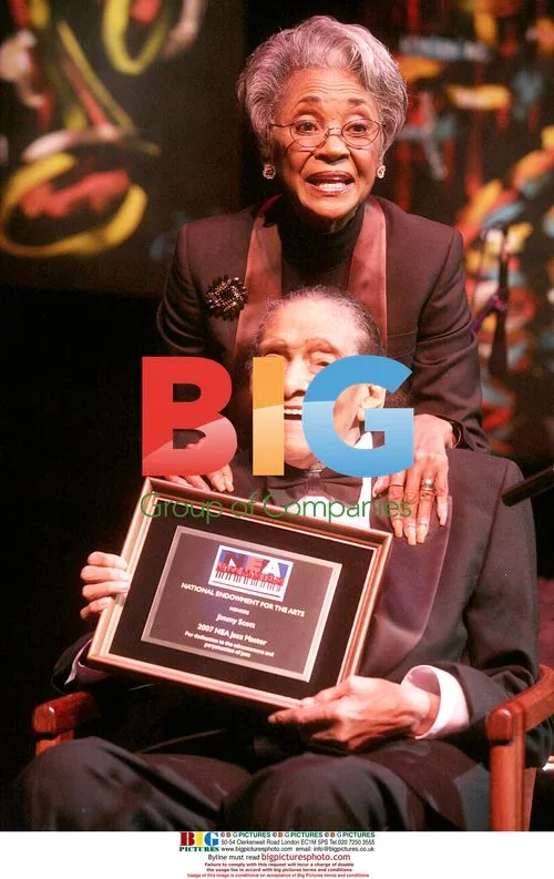 Nancy Wilson presents Jimmy Scott 2007 NEA Jazz Master Award