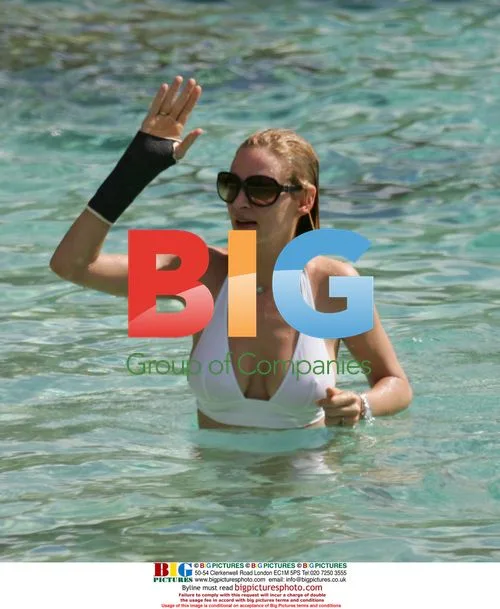 Uma Thurman and Andre Balazs on Beach