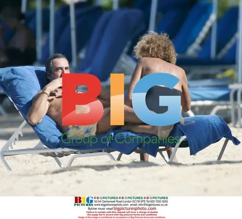 David Dickinson relaxes on Caribbean holiday