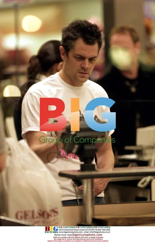 Johnny Knoxville Goes Grocery Shopping