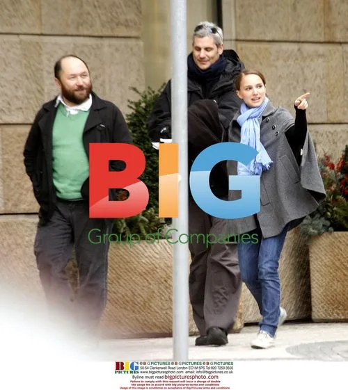 Natalie Portman Sightseeing in Prague