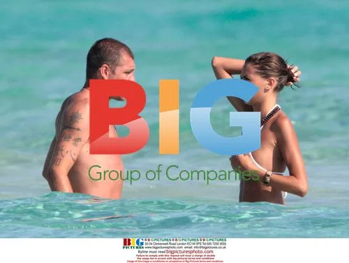 Cristian Vieri & Melissa Satta on Beach