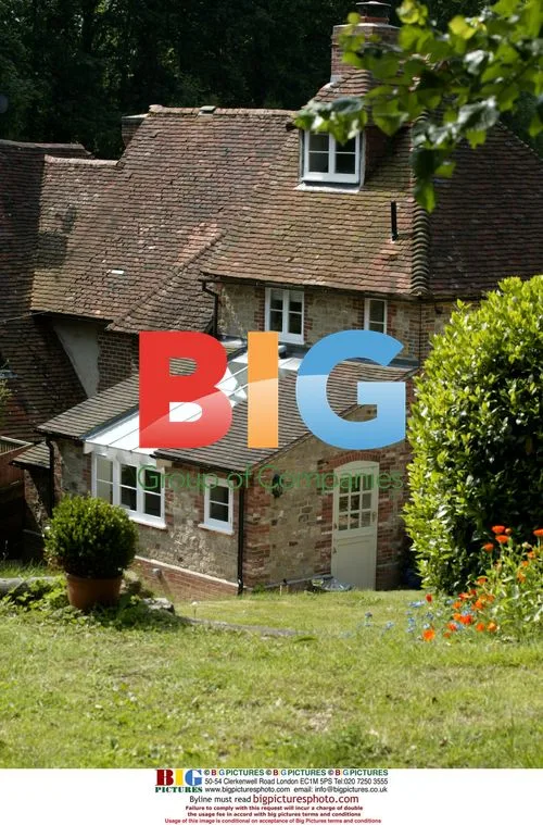 Billie Piper and Laurence Fox Enjoy Country Life