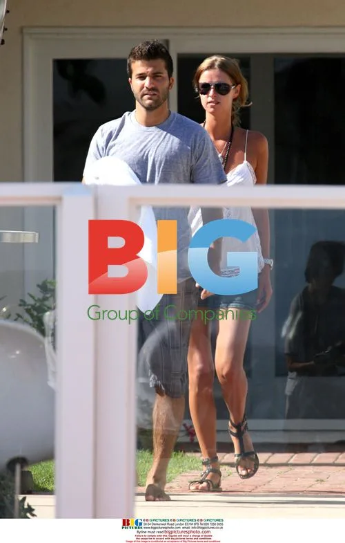 Paris Hilton returns to Malibu beach