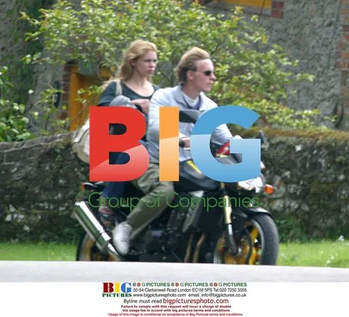 Billie Piper and Laurence Fox Enjoy Local Life