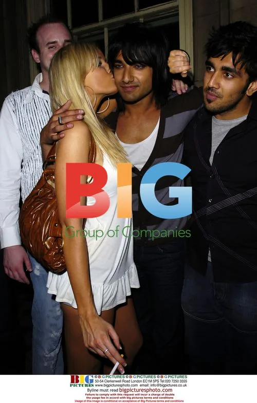 Billi from Big Brother 2007 kissed at club