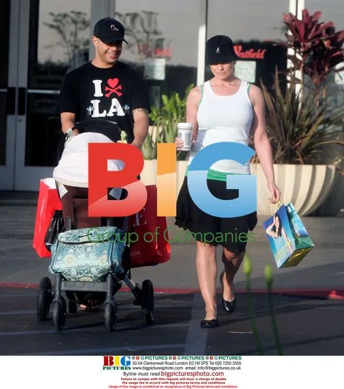 Jaime Pressly and family out shopping