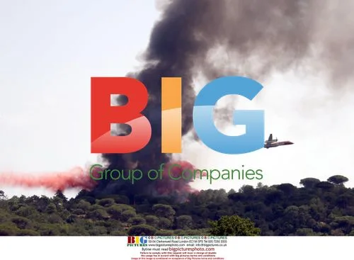 Planes help fight forest fire in Ramatuelle, France