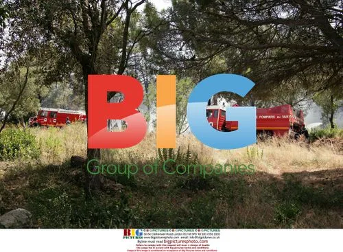Planes help fight forest fire in Ramatuelle, France
