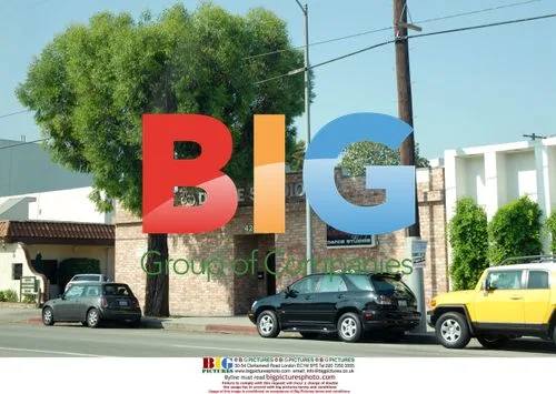 Ed Begley Jr. loads up electric car