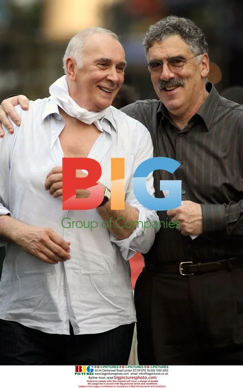Elliot Gould and Frank Langella on 'On the Hook' set