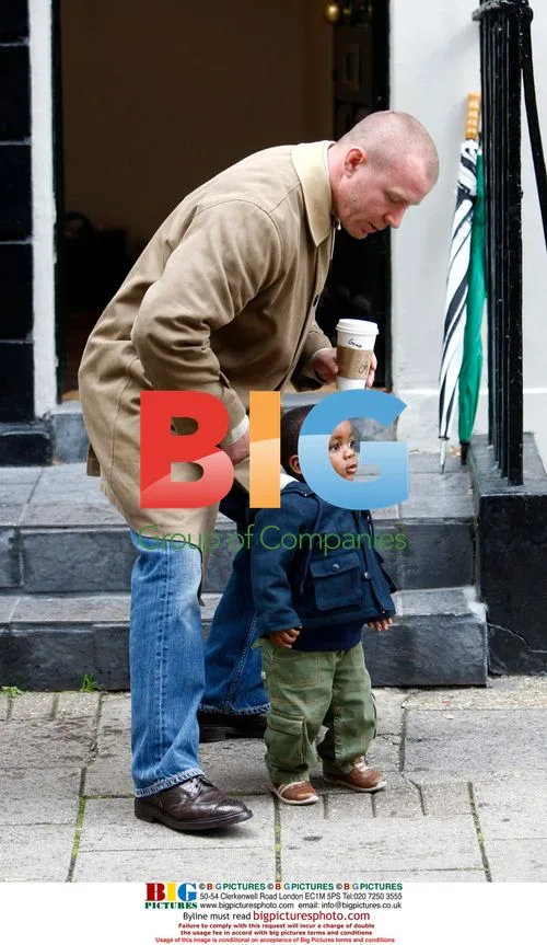 Guy Richie with sons on RocknRolla set