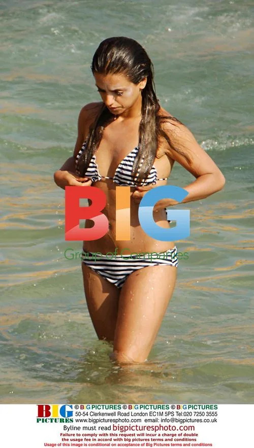 Monica Cruz on the beach with boyfriend and mother