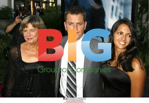 Matt Damon and family at 'The Bourne Ultimatum' premiere