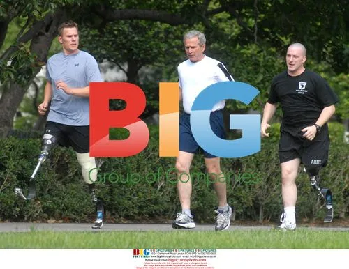 Bush runs with injured soldiers