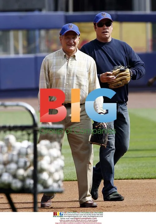 Robin Williams and John Travolta filming 'Old Dogs'