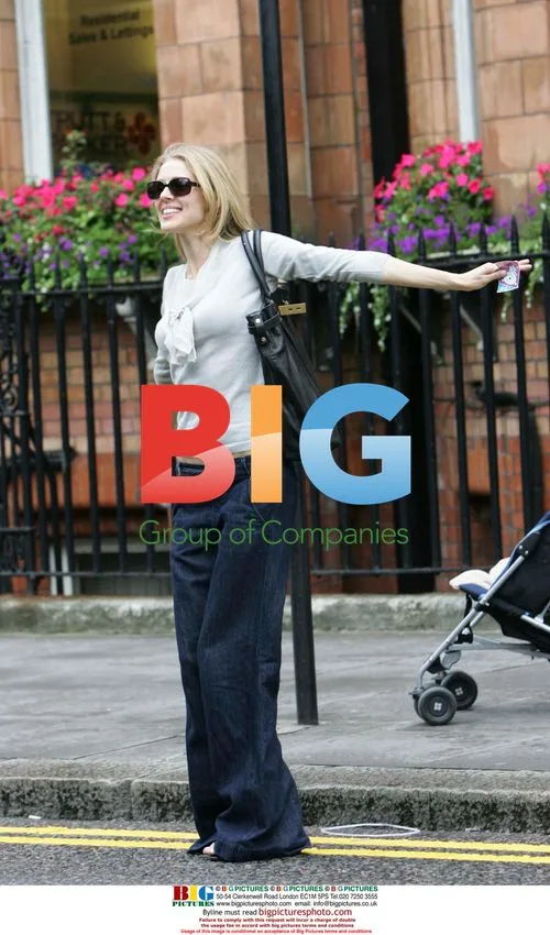 Donna Air Shopping in London