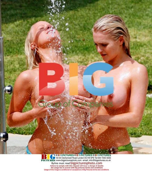 Blonde models enjoy Caribbean getaway