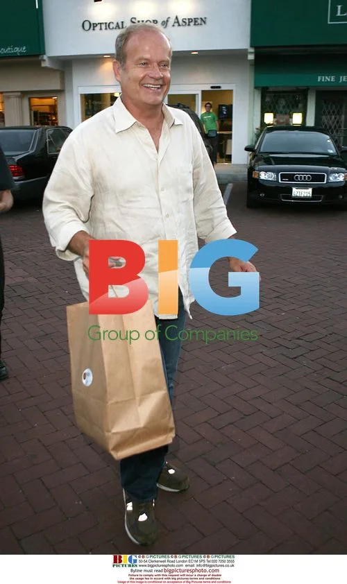 Kelsey Grammer does gift shopping in Malibu