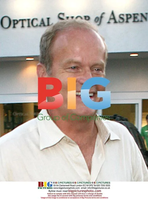 Kelsey Grammer does gift shopping in Malibu