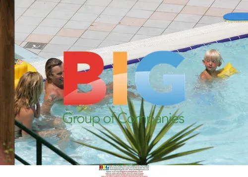 Rod Stewart with Family in Pool