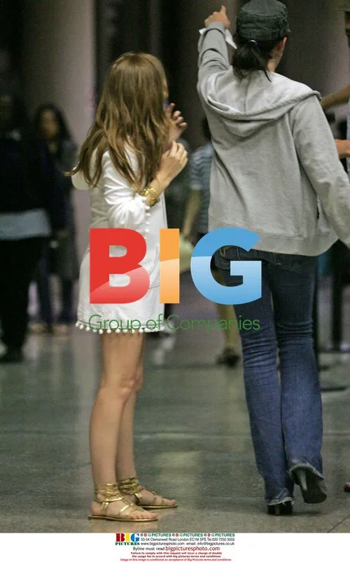 Isla Fisher Pregnant with Sacha Baron Cohen
