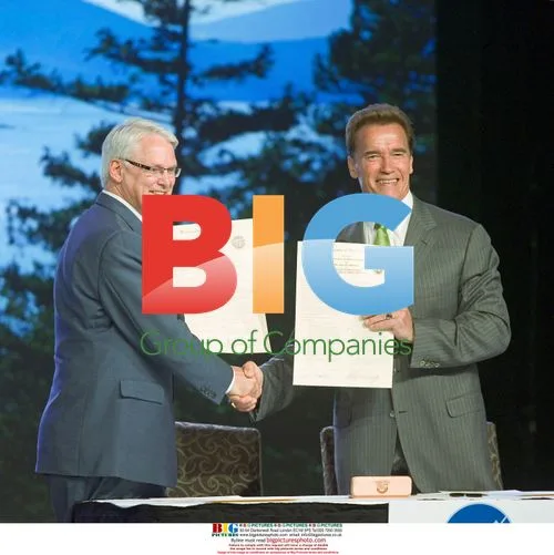 Schwarzenegger and Campbell sign climate pact