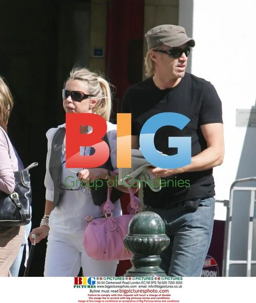 Leslie Ash Shopping in Sloane Sq