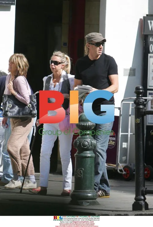 Leslie Ash and Lee Chapman Shopping
