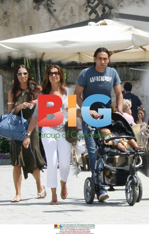 Alessandro Nesta with family in Capri