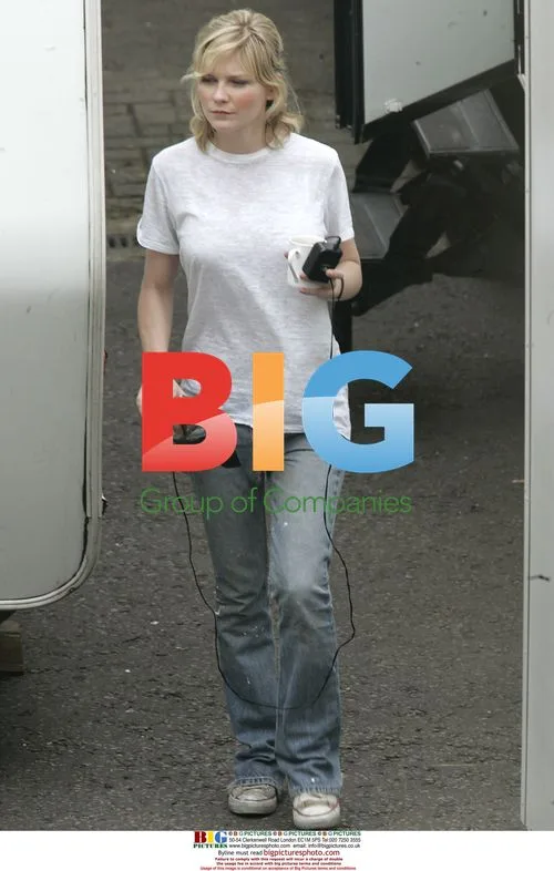 Simon Pegg and Kirstin Dunst on film set