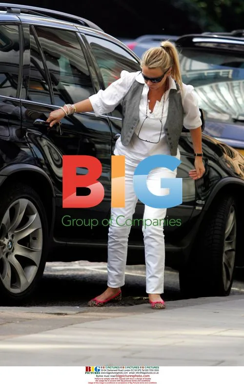 Leslie Ash shopping with Lee Chapman