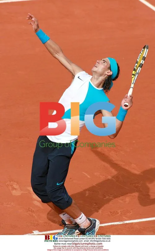 Nadal defeats Hewitt at Roland Garros