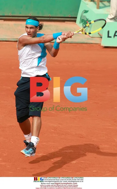 Rafael Nadal defeats Lleyton Hewitt
