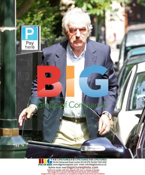 Des Lynam getting parking ticket in London