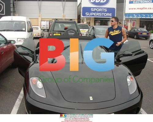 Peter Andre and Katie Price out with new Ferrari