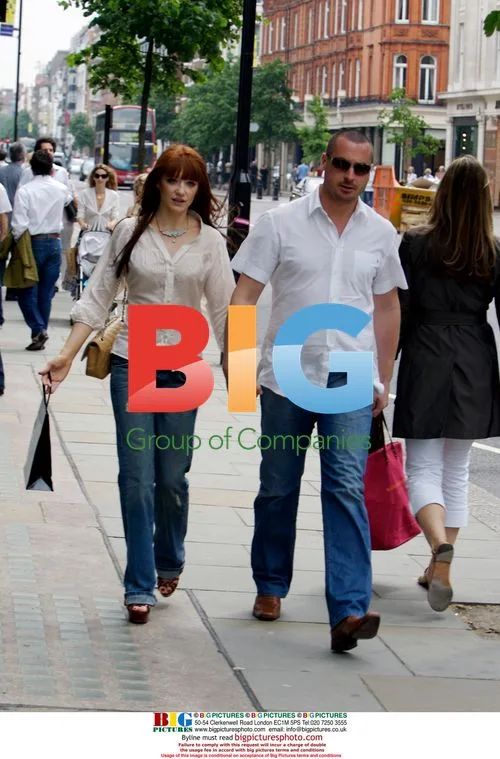 Girls Aloud's Nicola Roberts shopping in London