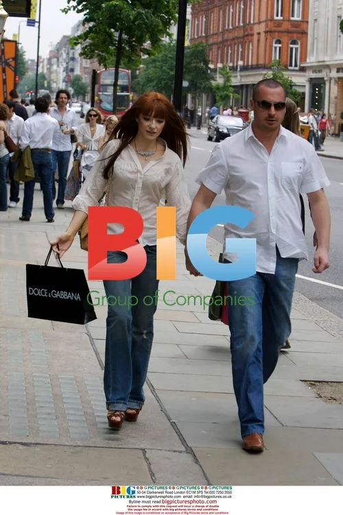 Nicola Roberts Goes Shopping with Boyfriend