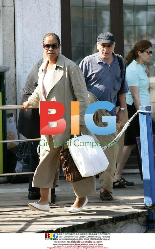Robert Deniro, Grace Hightower and son in Venice