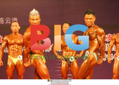 Bodybuilder Chen Liwen Flexes at 2007 All-China Games