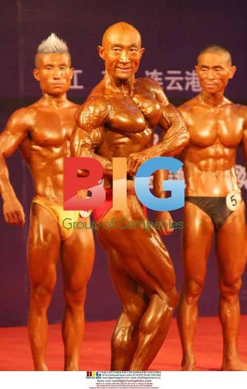 Bodybuilder Chen Liwen Flexes at 2007 All-China Games