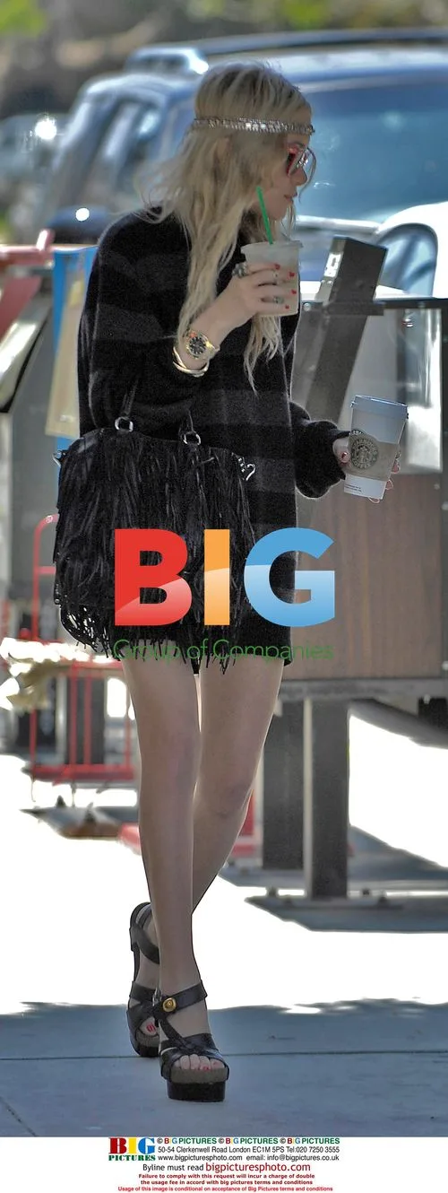 Mary-Kate Olsen Generous Girlfriend