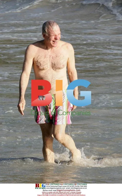 Steve Martin enjoys sun in St. Barthelemy